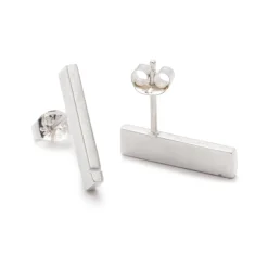 Fashion Betsy & Iya Dati stud earrings