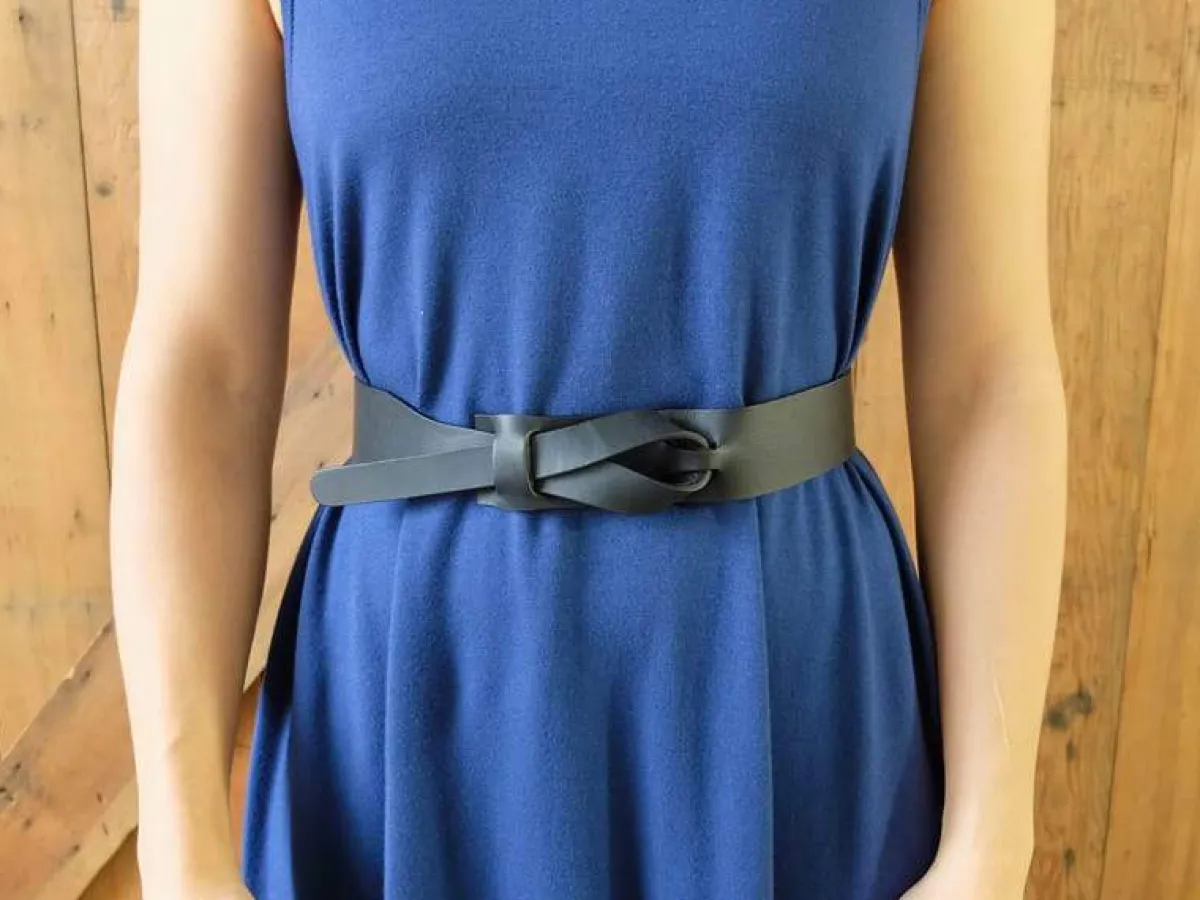 Best Betsy & Iya Muse 1.5 Inch Buckleless Leather Belt
